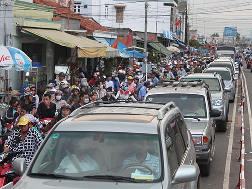 Dozens of vehicles wait for Cat Lai Ferry to return to HCMC on September 3 (Photo: nld) Dozens of vehicles wait for Cat Lai Ferry to return to HCMC on September 3 (Photo: nld)